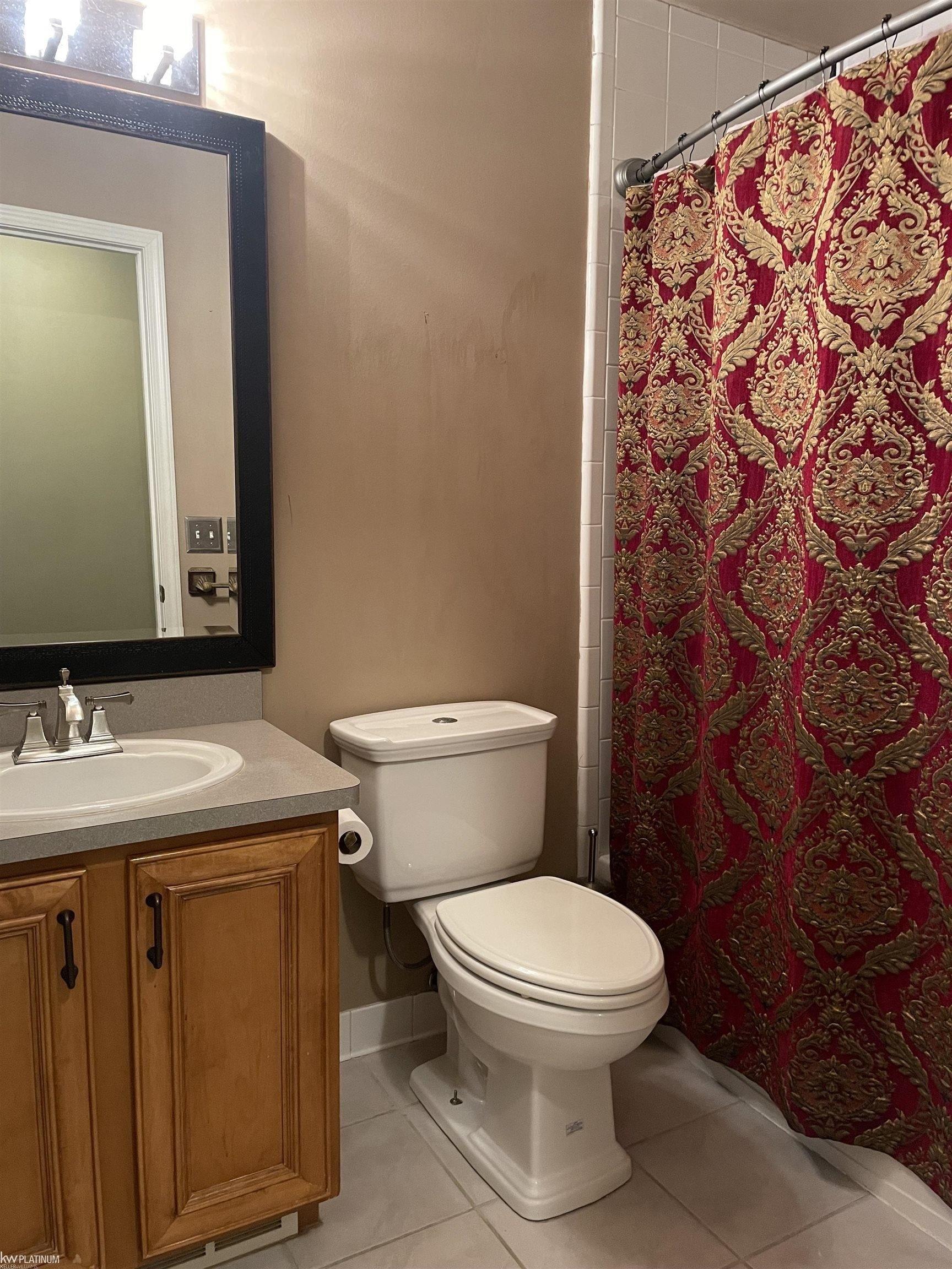 Fillmore Dr, Macomb, MI 48044