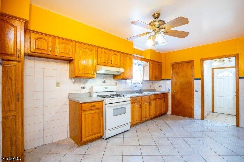 Palmer St, Elizabeth, NJ 07202