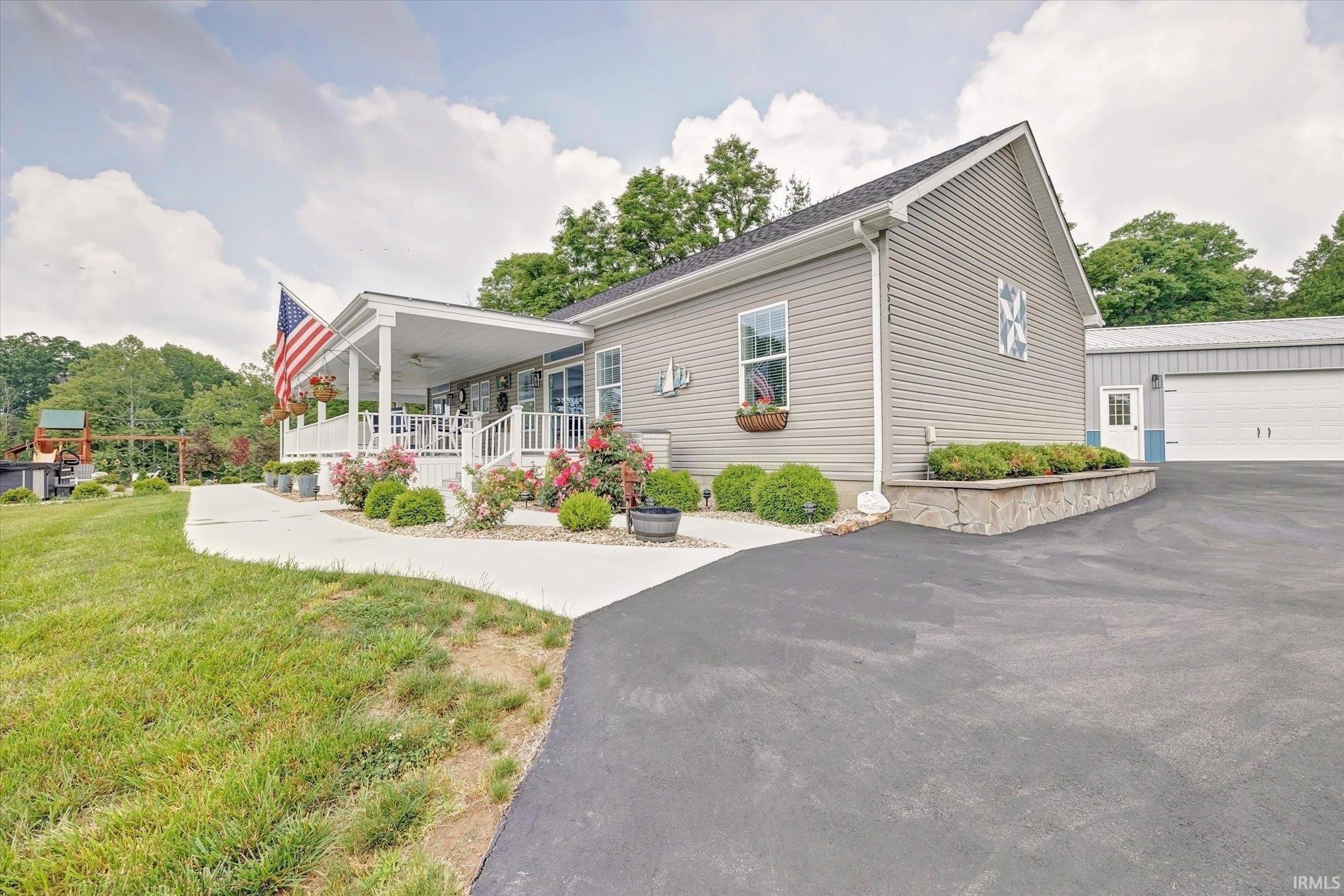 E Northshore Dr, Unionville, IN 47468