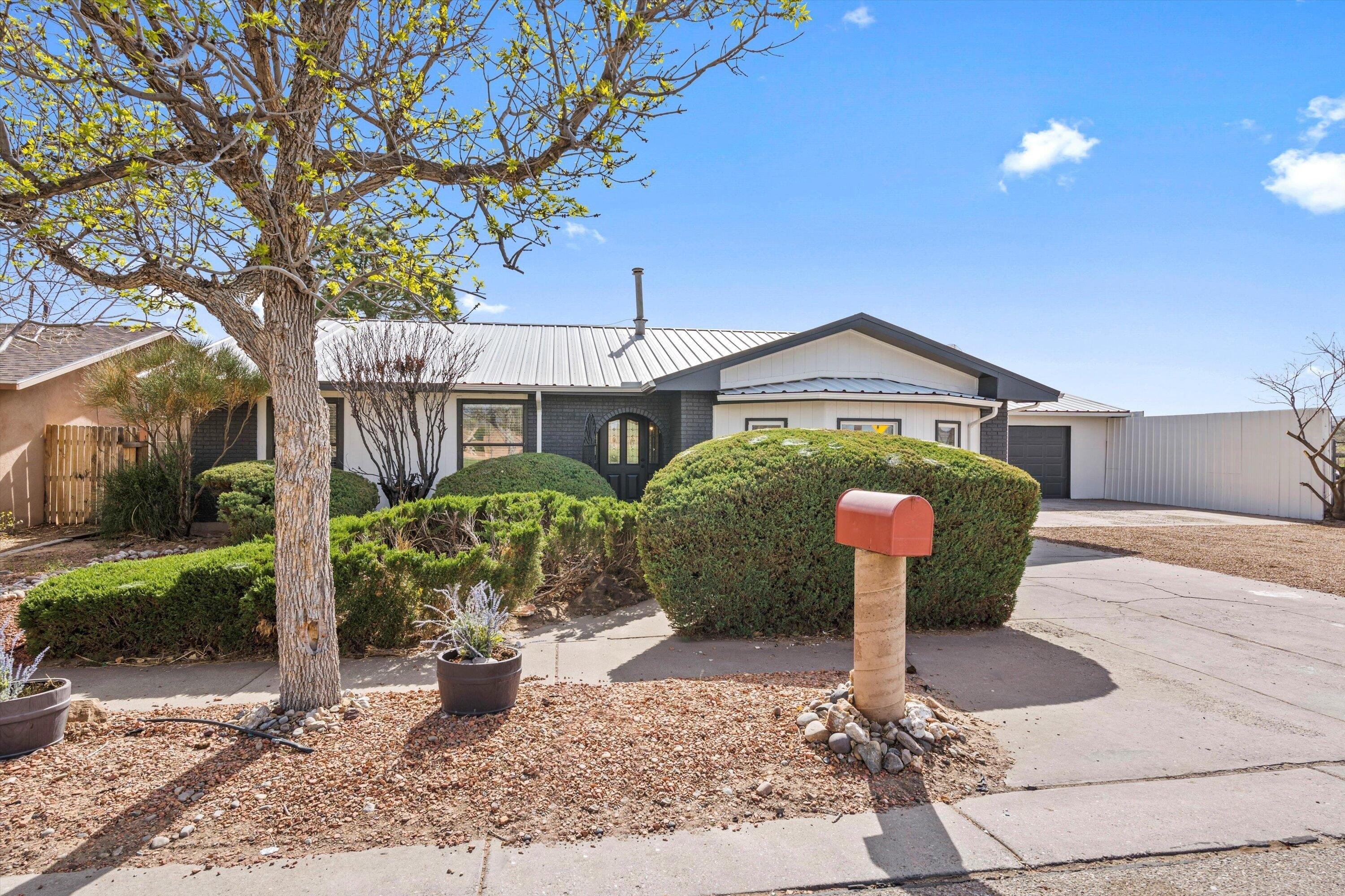 Los Tretos St Nw, Albuquerque, NM 87120