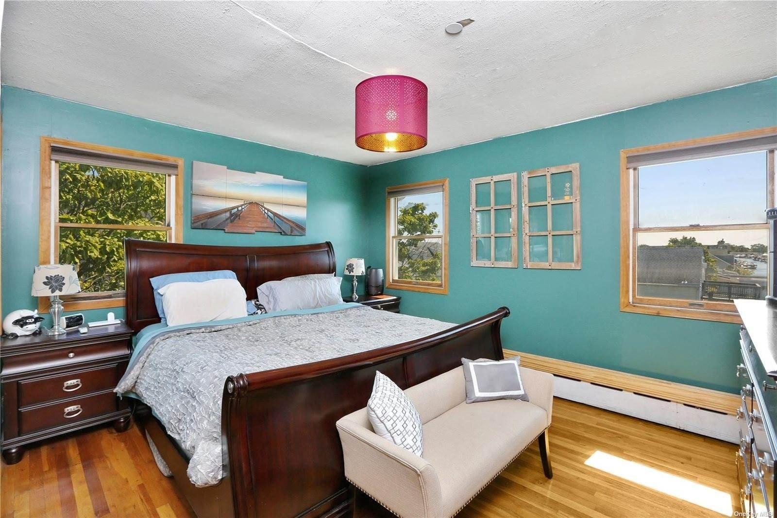 Ray St, Freeport, NY 11520