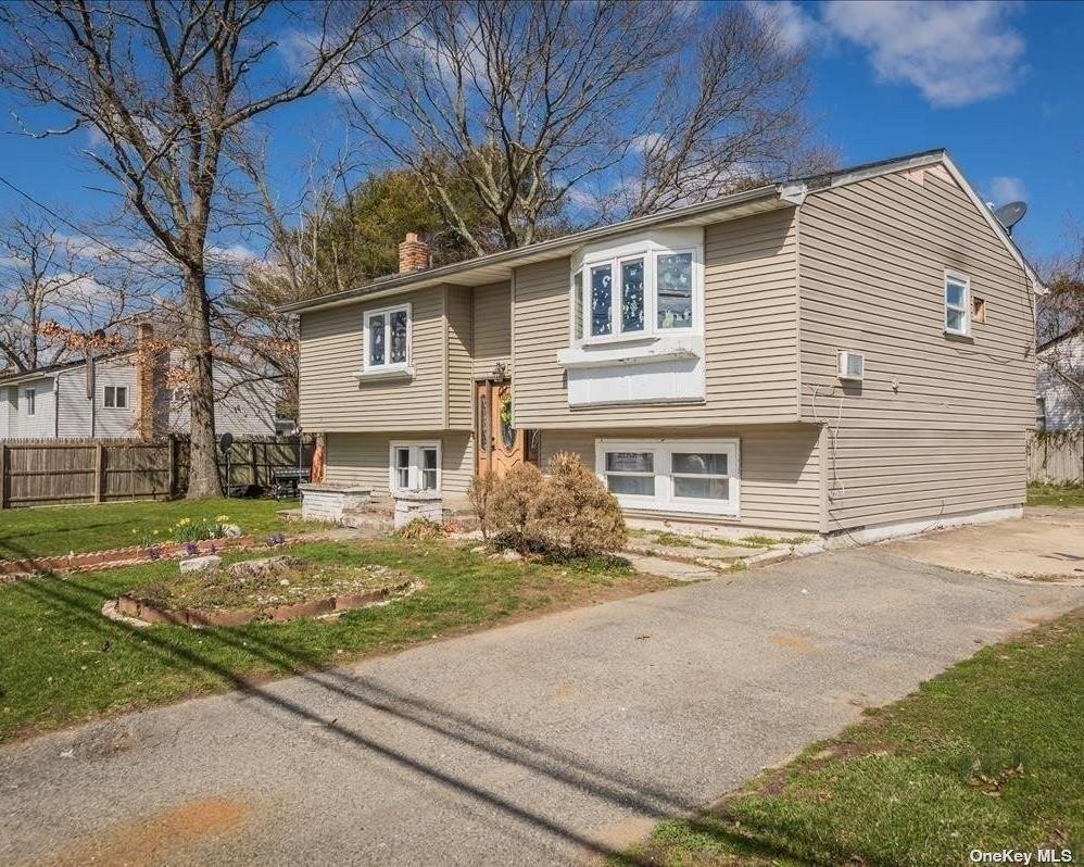 Washington Ave, Selden, NY 11784