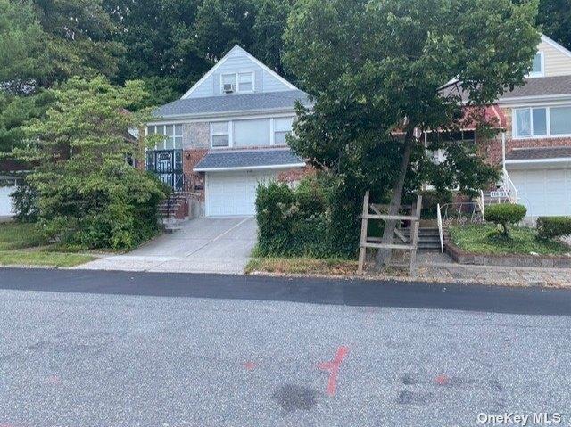 Sawyer Ave, Queens Village, NY 11427