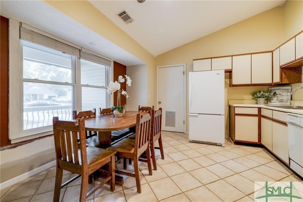 E White Hawthorne Dr, Savannah, GA 31419