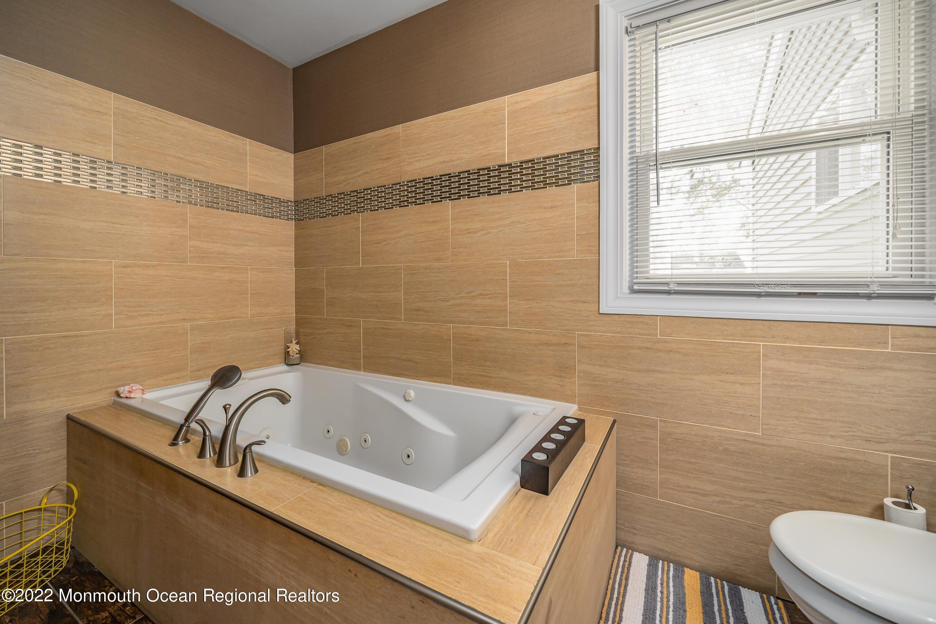 7th Ave, Toms River, NJ 08757