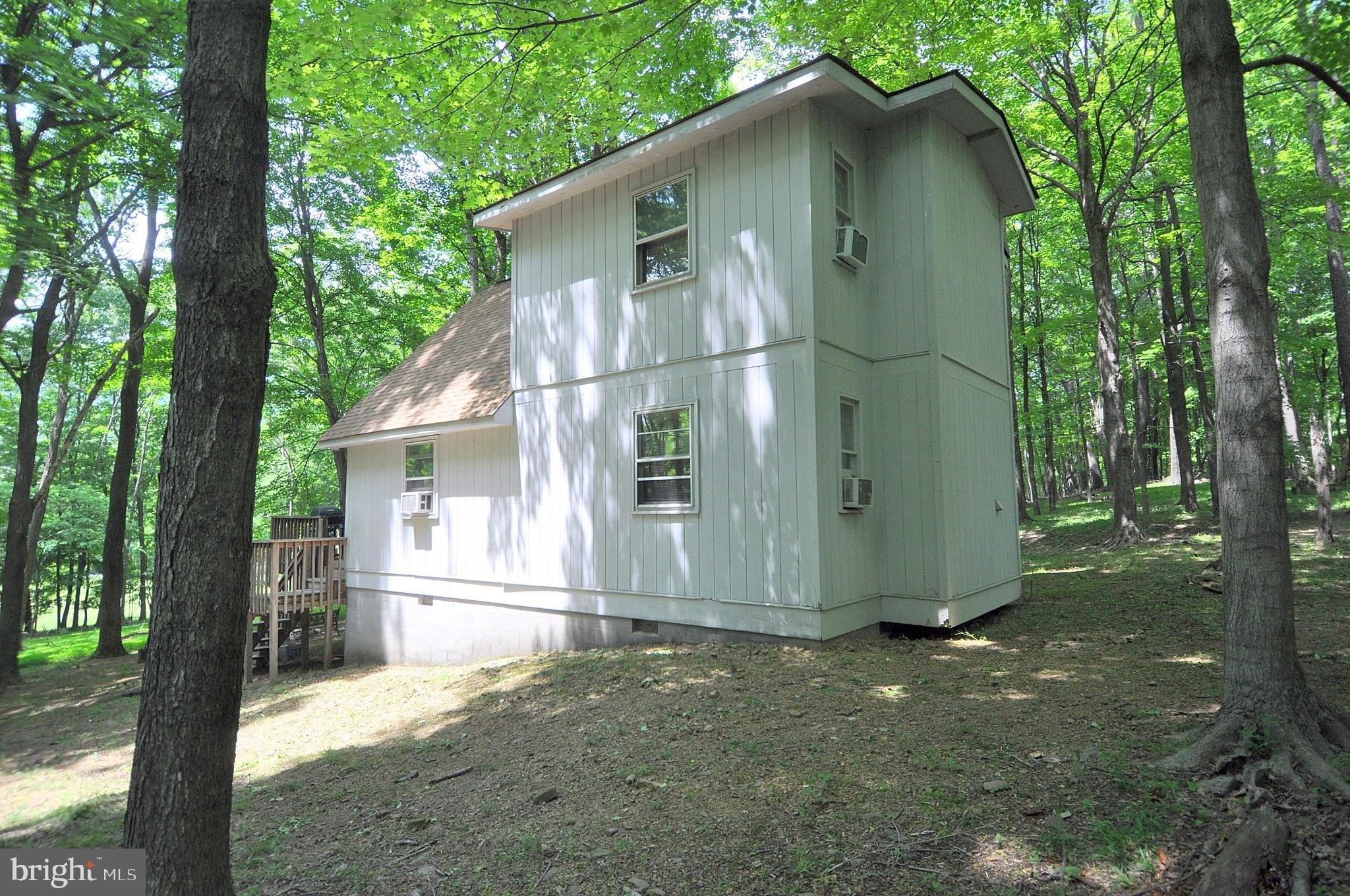 Flagstone Ln, Berkeley Springs, WV 25411