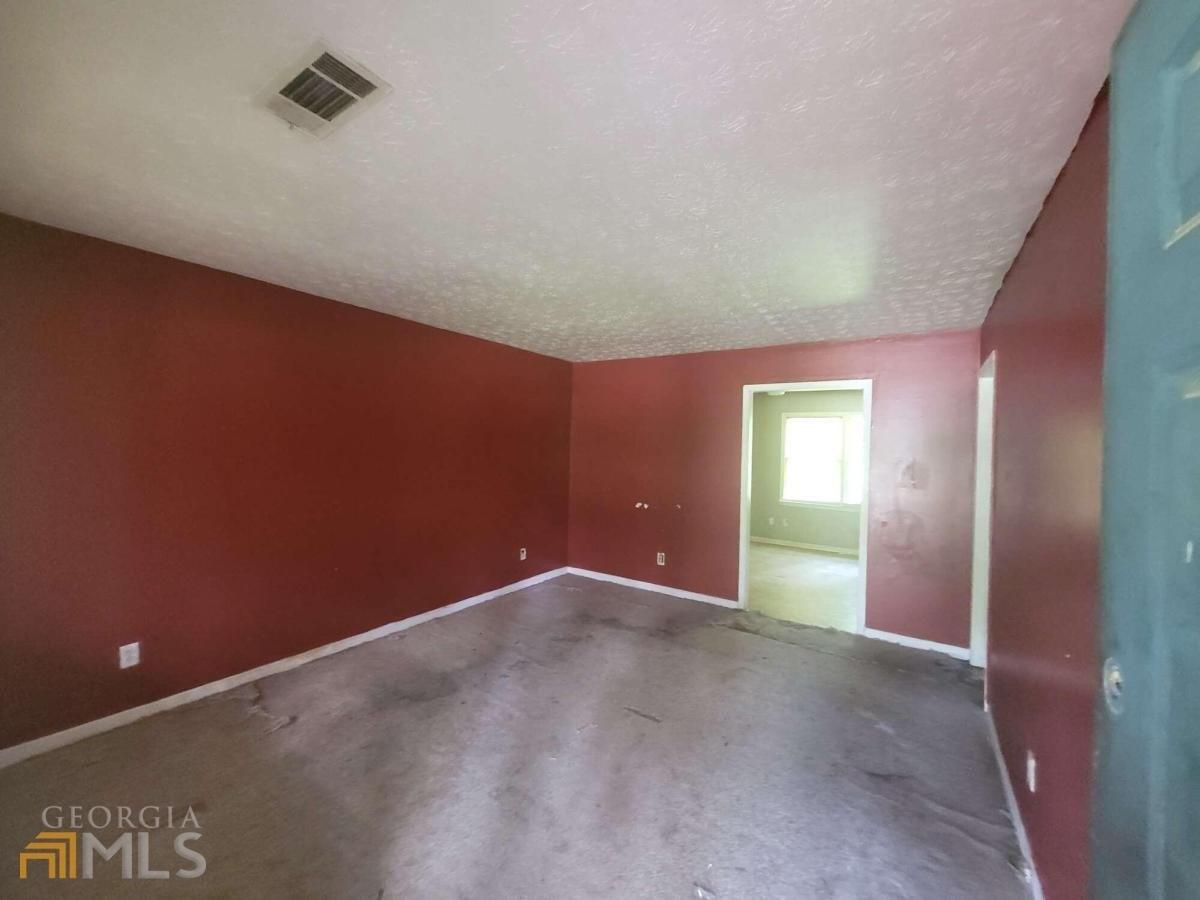 Lajuana Dr, Carrollton, GA 30116