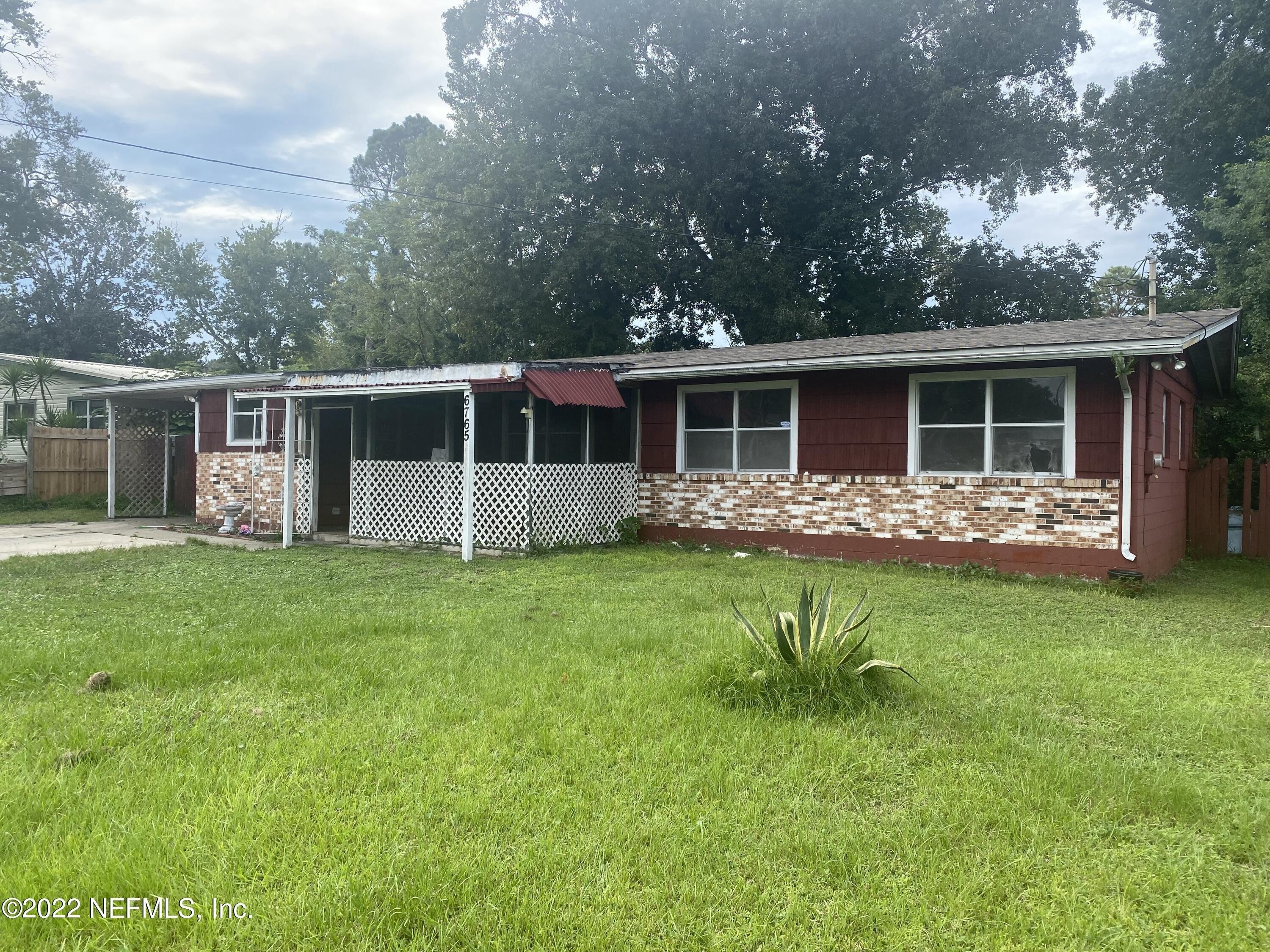 Snow White Dr, Jacksonville, FL 32210