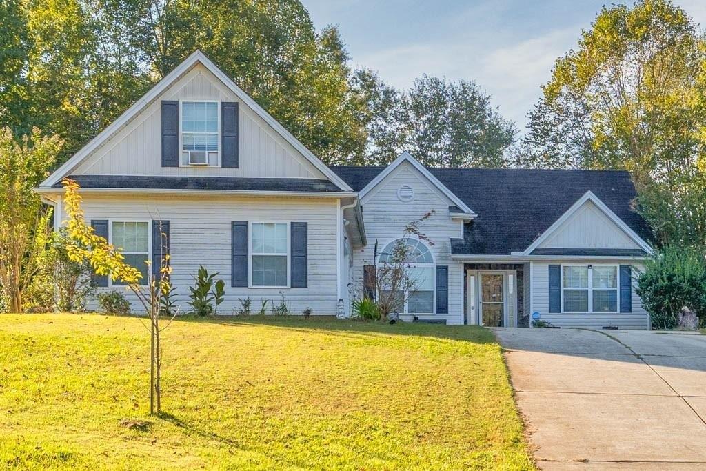 Moonlite Trce, Winder, GA 30680