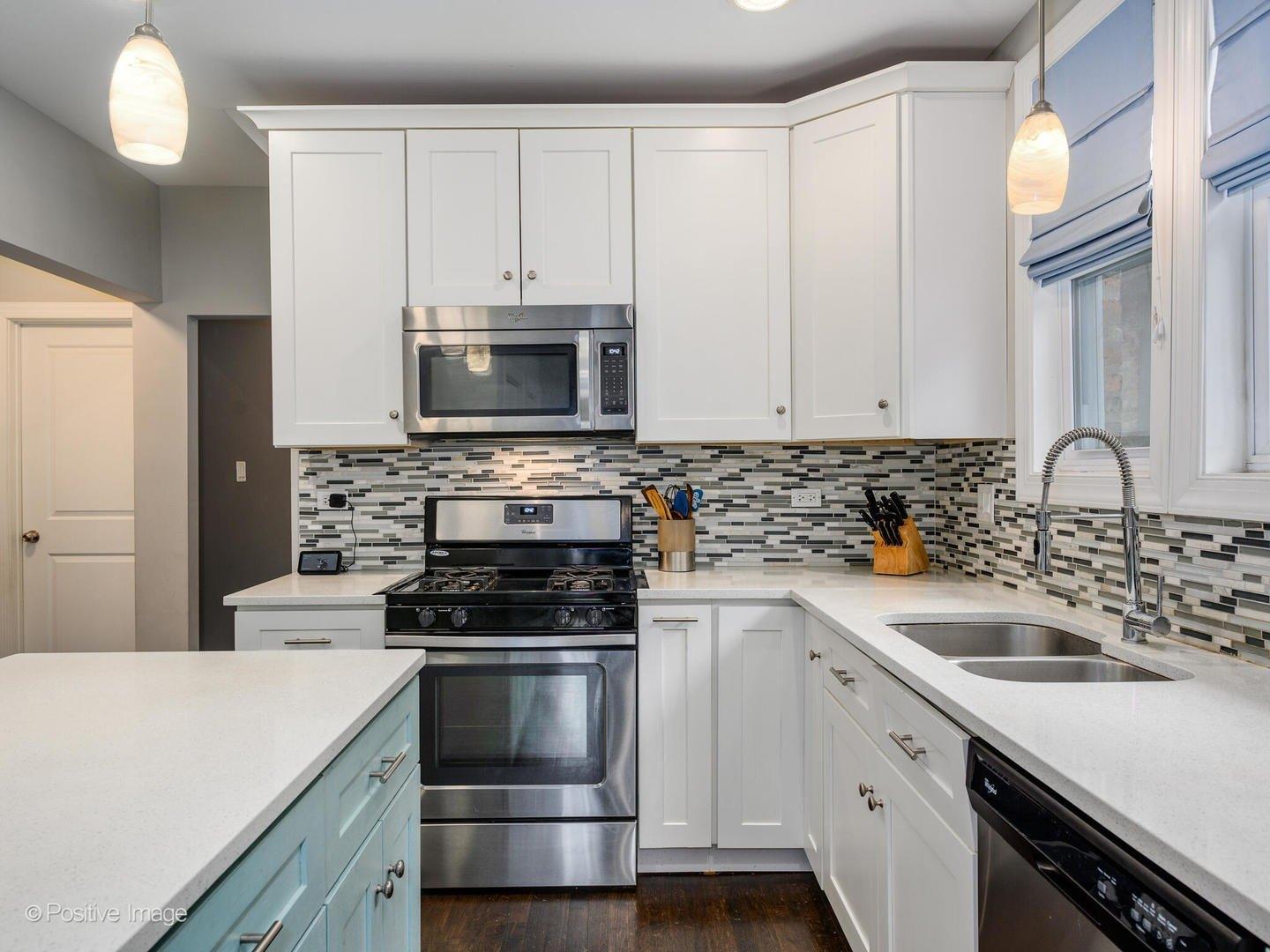 W Roscoe St, Chicago, IL 60641