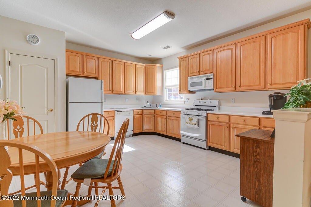 Springlawn Dr, Lakewood, NJ 08701