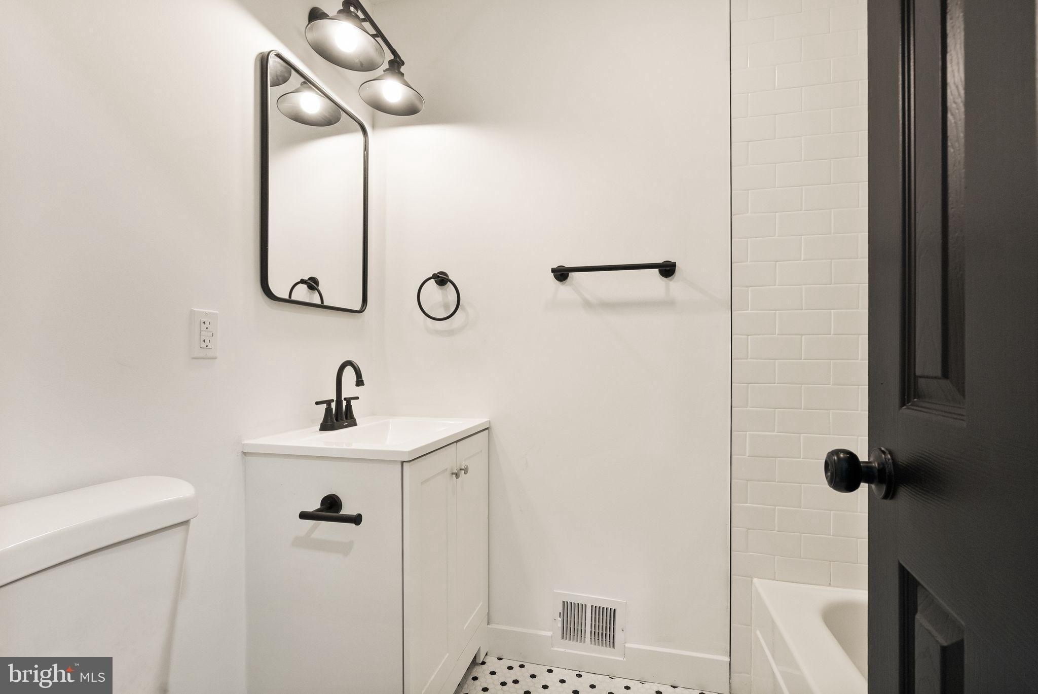 Novar Dr, Chantilly, VA 20151