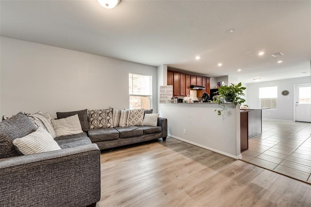 Luckenbach Dr, Forney, TX 75126