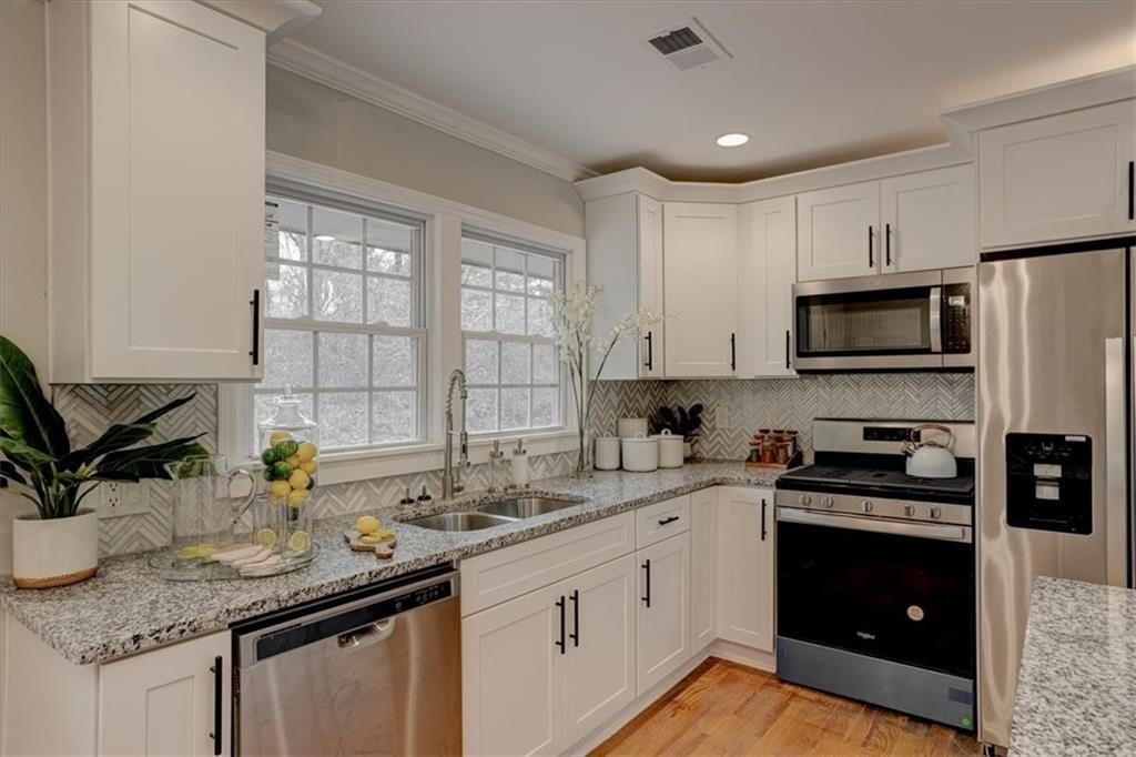 Clevemont Ct, Ellenwood, GA 30294
