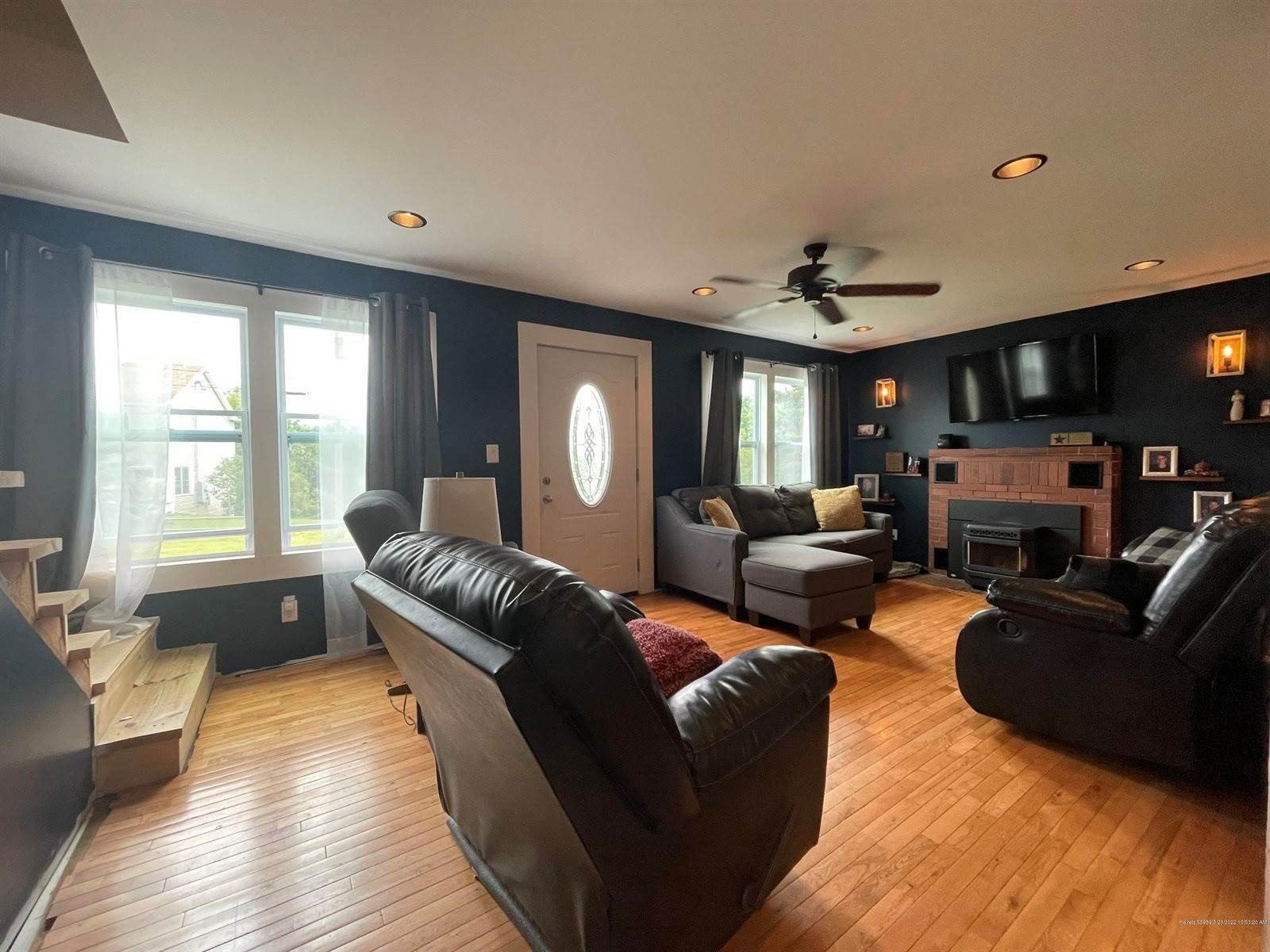 Oak St, Presque Isle, ME 04769