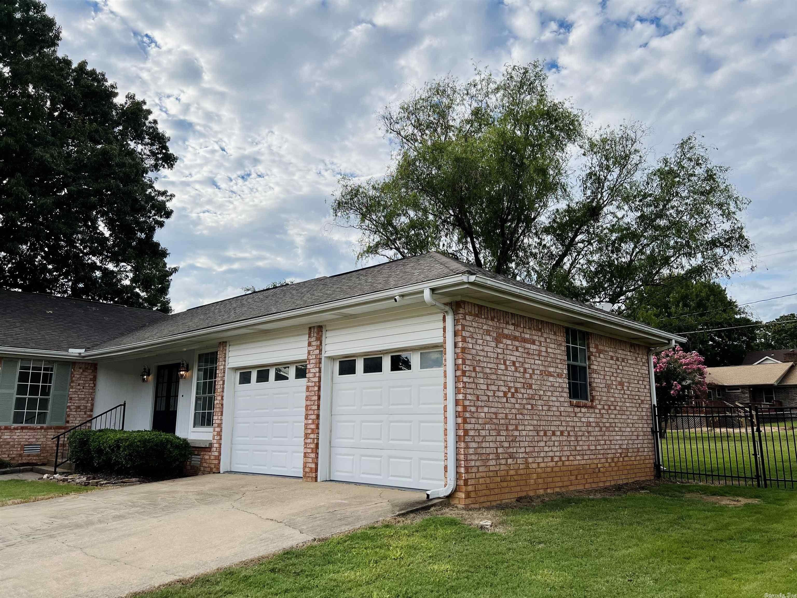 Jenny Lynne Dr, Searcy, AR 72143