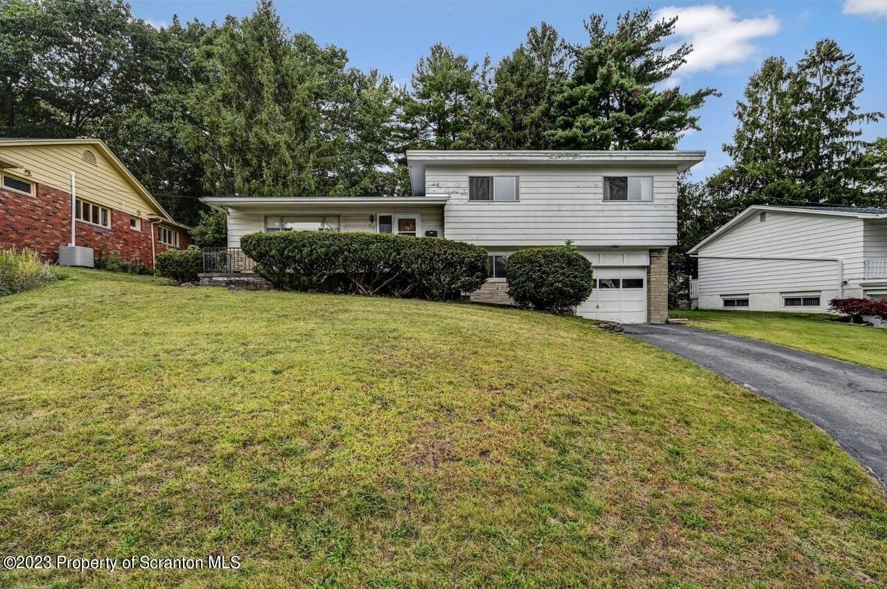 Karen Dr, Scranton, PA 18505