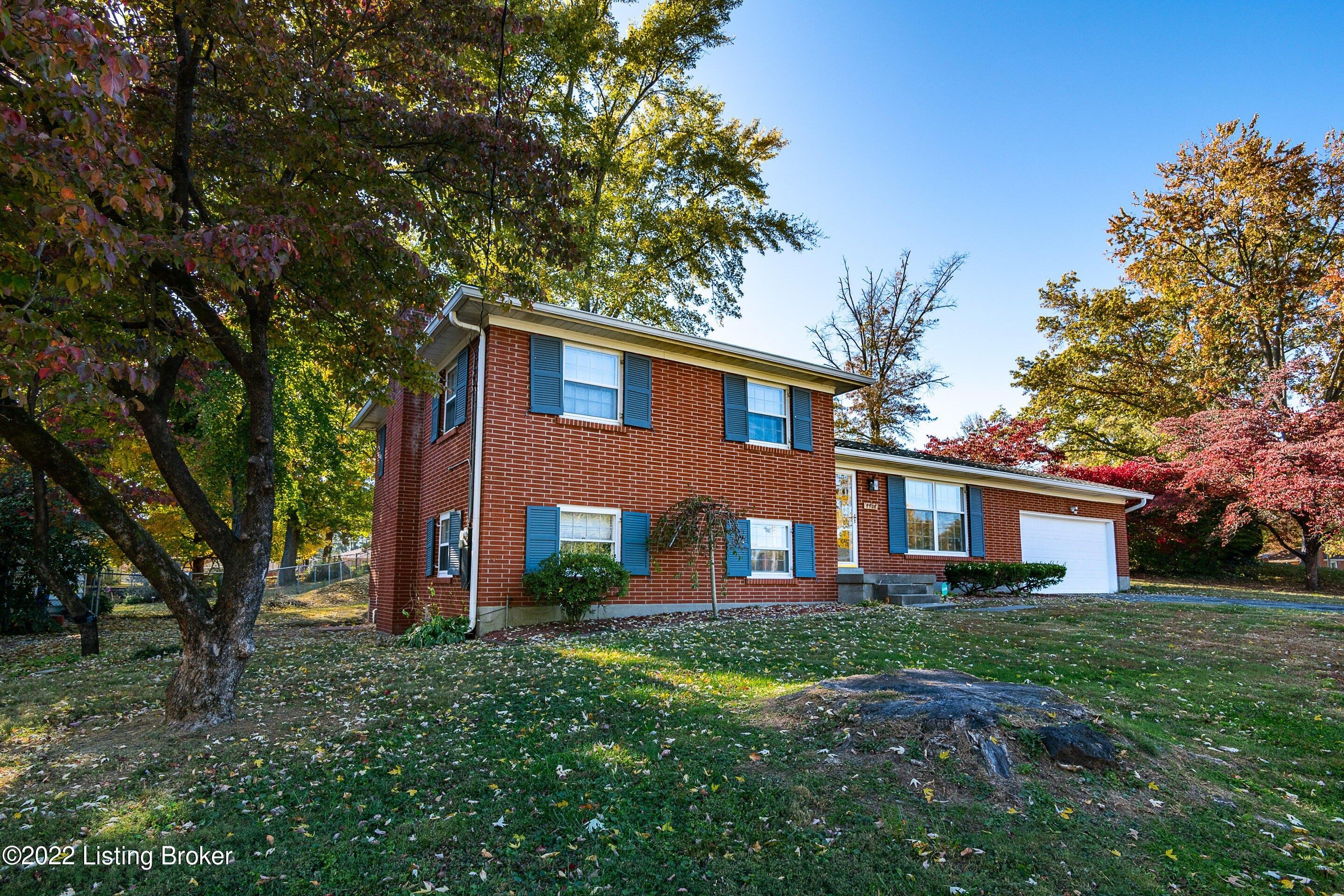 Southridge Dr, Louisville, KY 40272