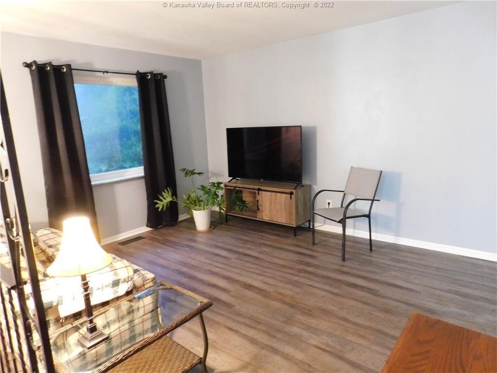 Tipperary St, Charleston, WV 25313