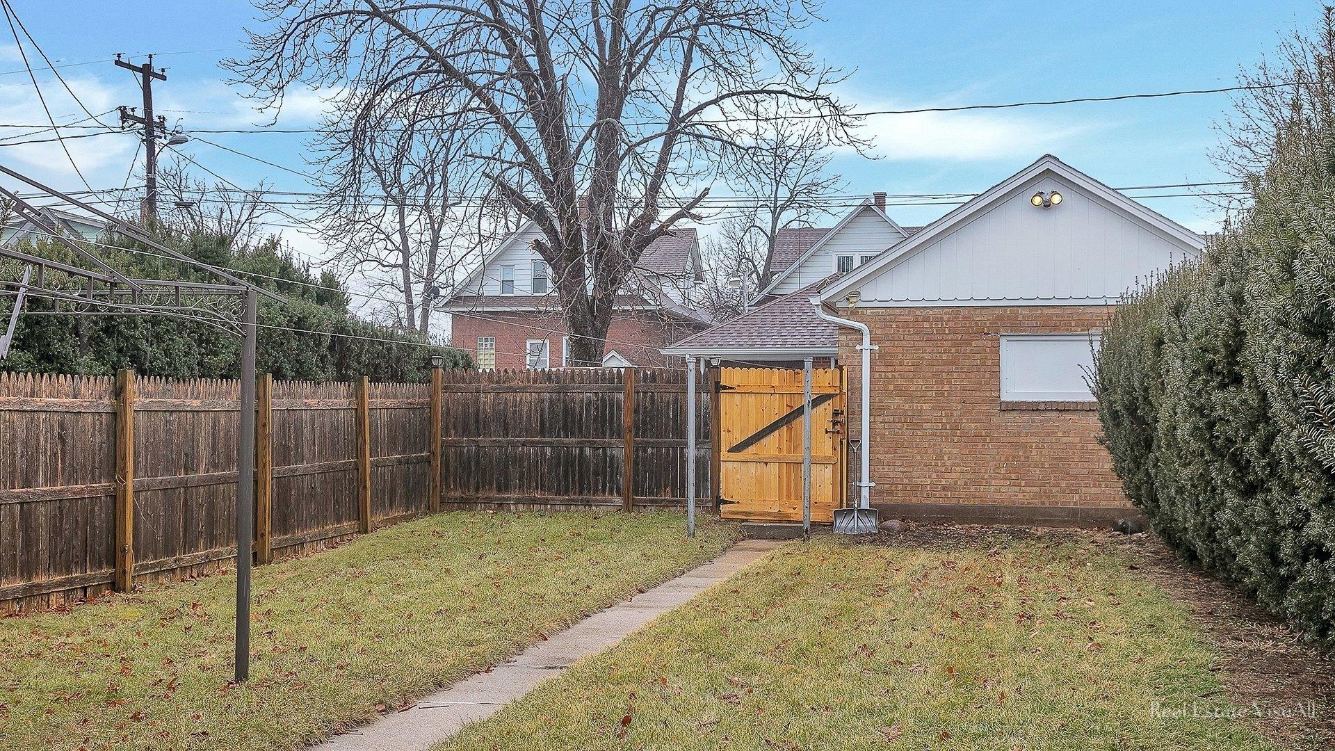 Wadsworth Ave, North Chicago, IL 60064