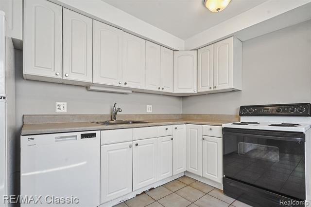 Rensselaer St, Farmington Hills, MI 48336