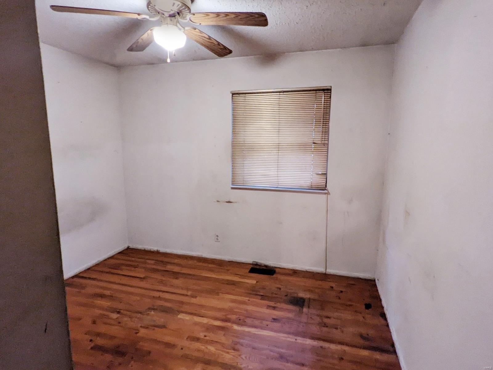 Kingsford Dr, Florissant, MO 63031
