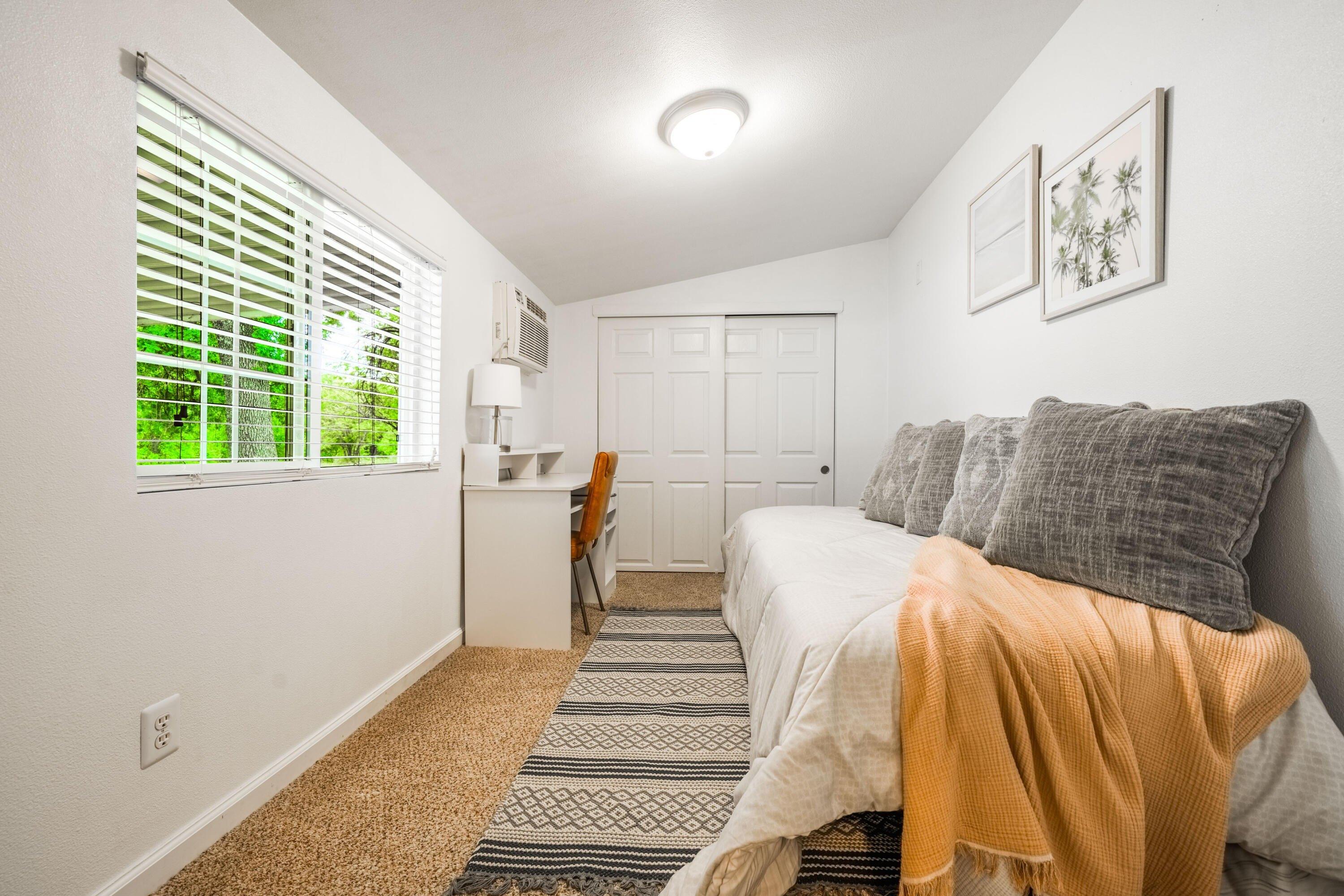 Girvan Rd, Redding, CA 96001