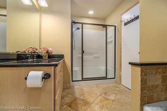 Oak Brook Ridge Dr, Rochester Hills, MI 48307