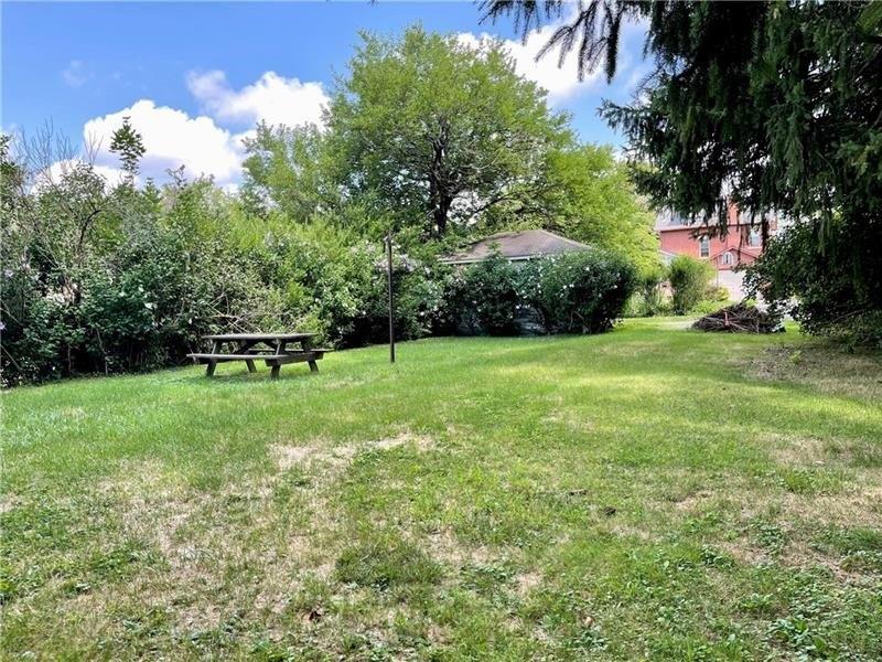 W Lincoln Ave, New Castle, PA 16101