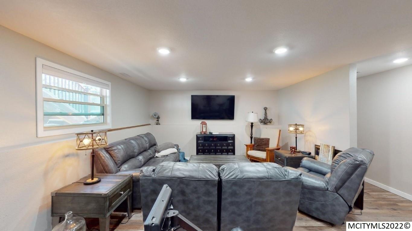 S Indiana Ave, Mason City, IA 50401