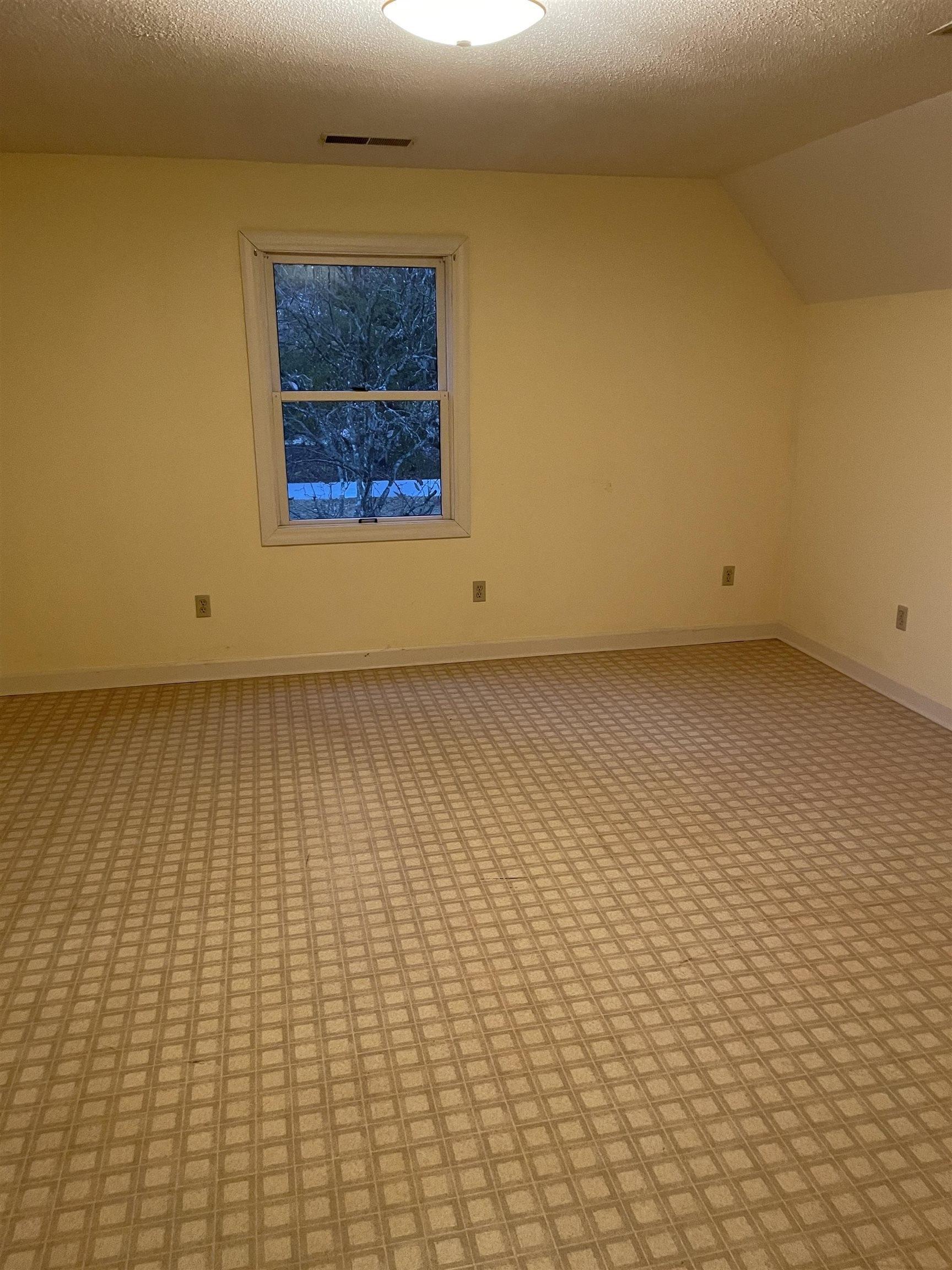 Bascom Rd, Jackson, TN 38305