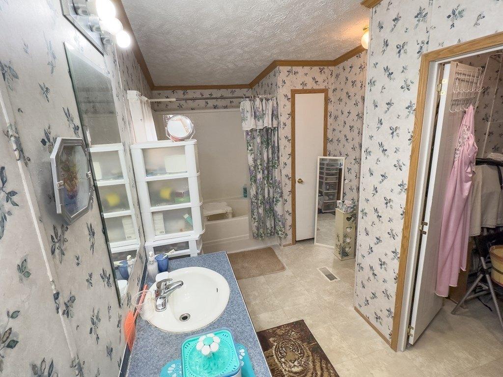 Clover Cir, Sevierville, TN 37876
