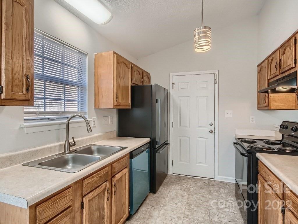 Capps Hollow Dr, Charlotte, NC 28216
