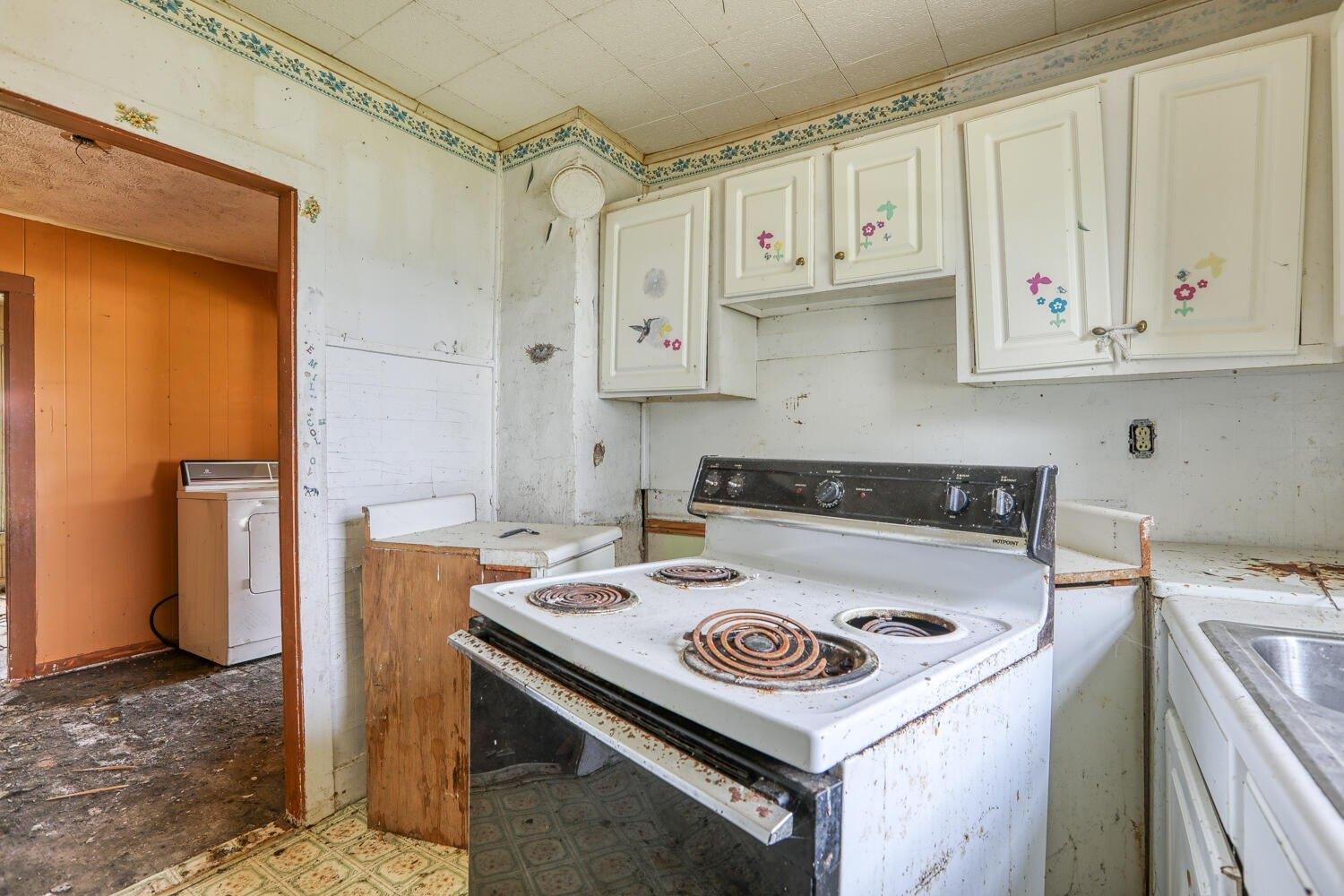 Henderson St, Surgoinsville, TN 37873