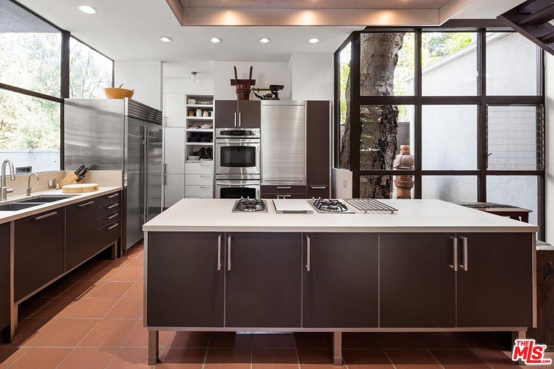 Hightree Rd, Santa Monica, CA 90402