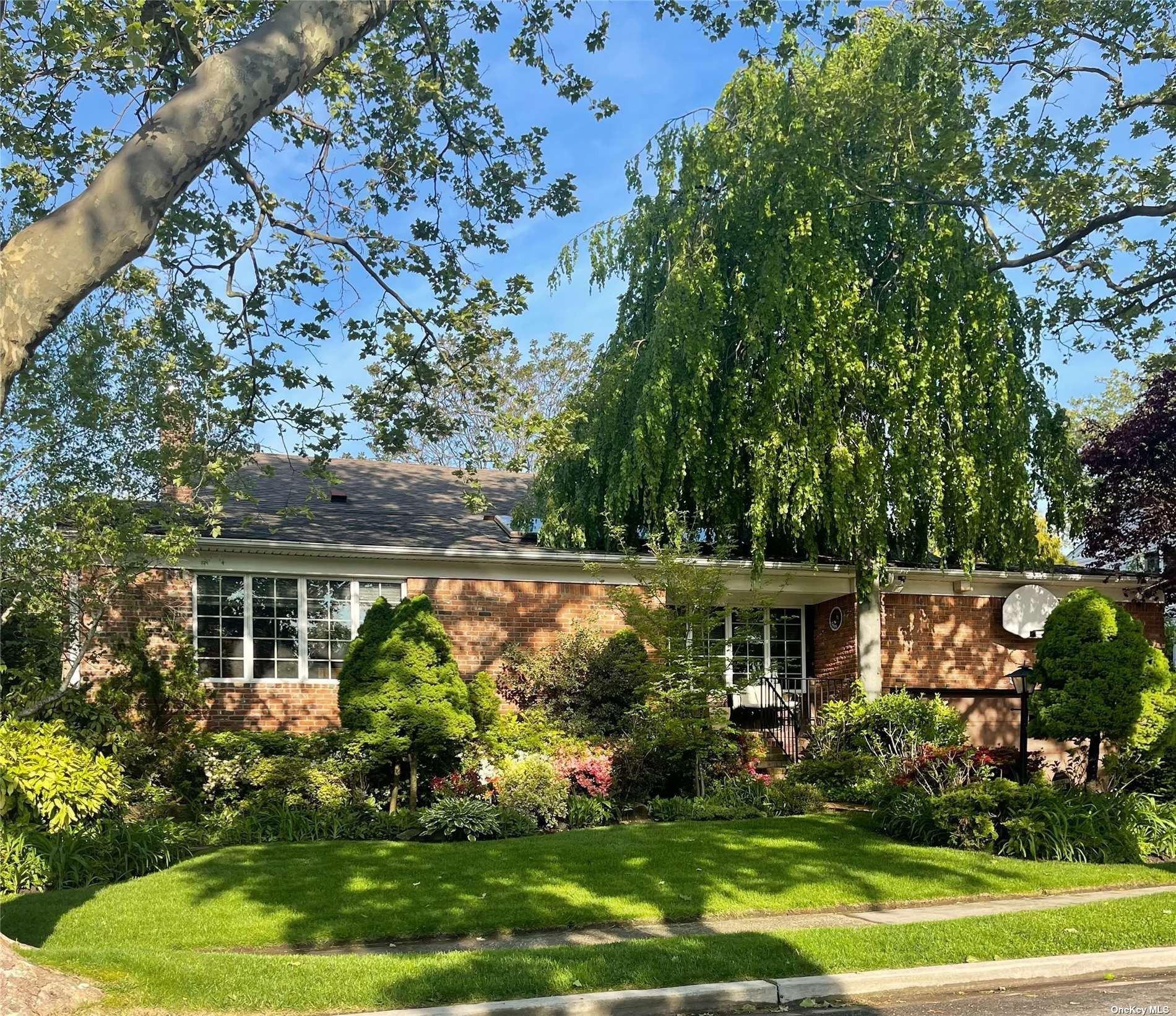 Longview Ave, Valley Stream, NY 11581
