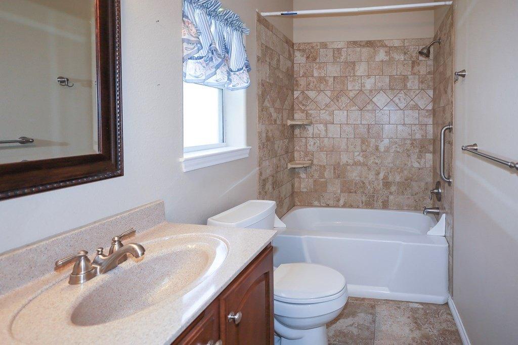 Taylor St, Beeville, TX 78102