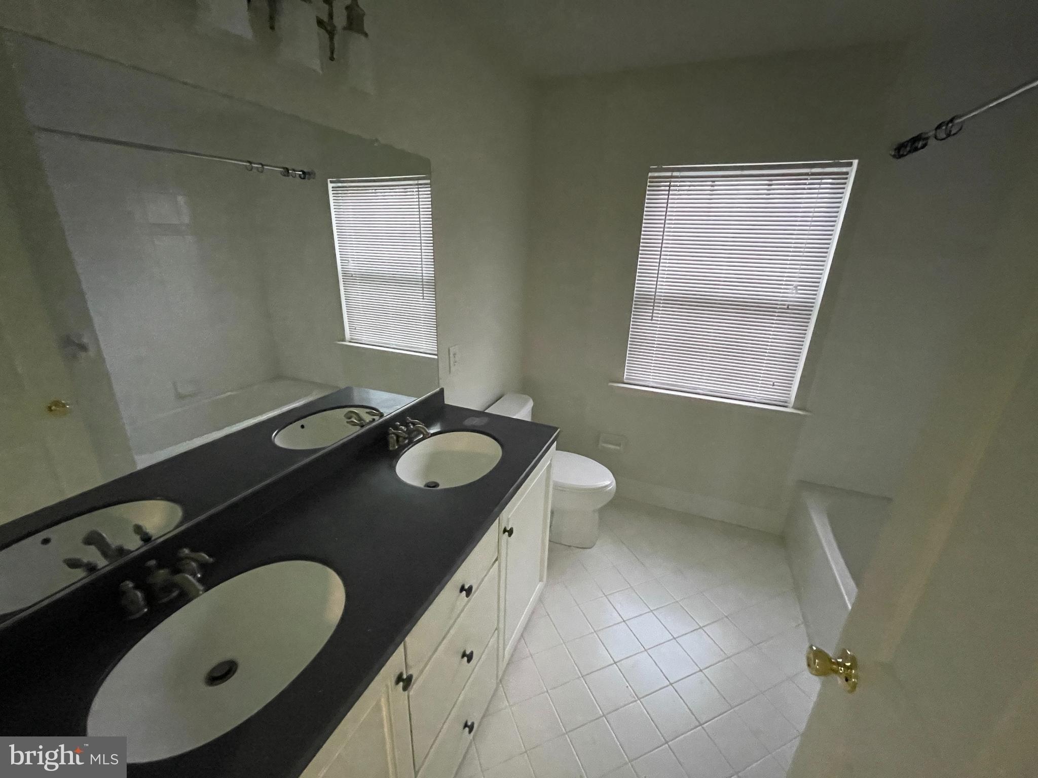 Pennswick Dr, Downingtown, PA 19335