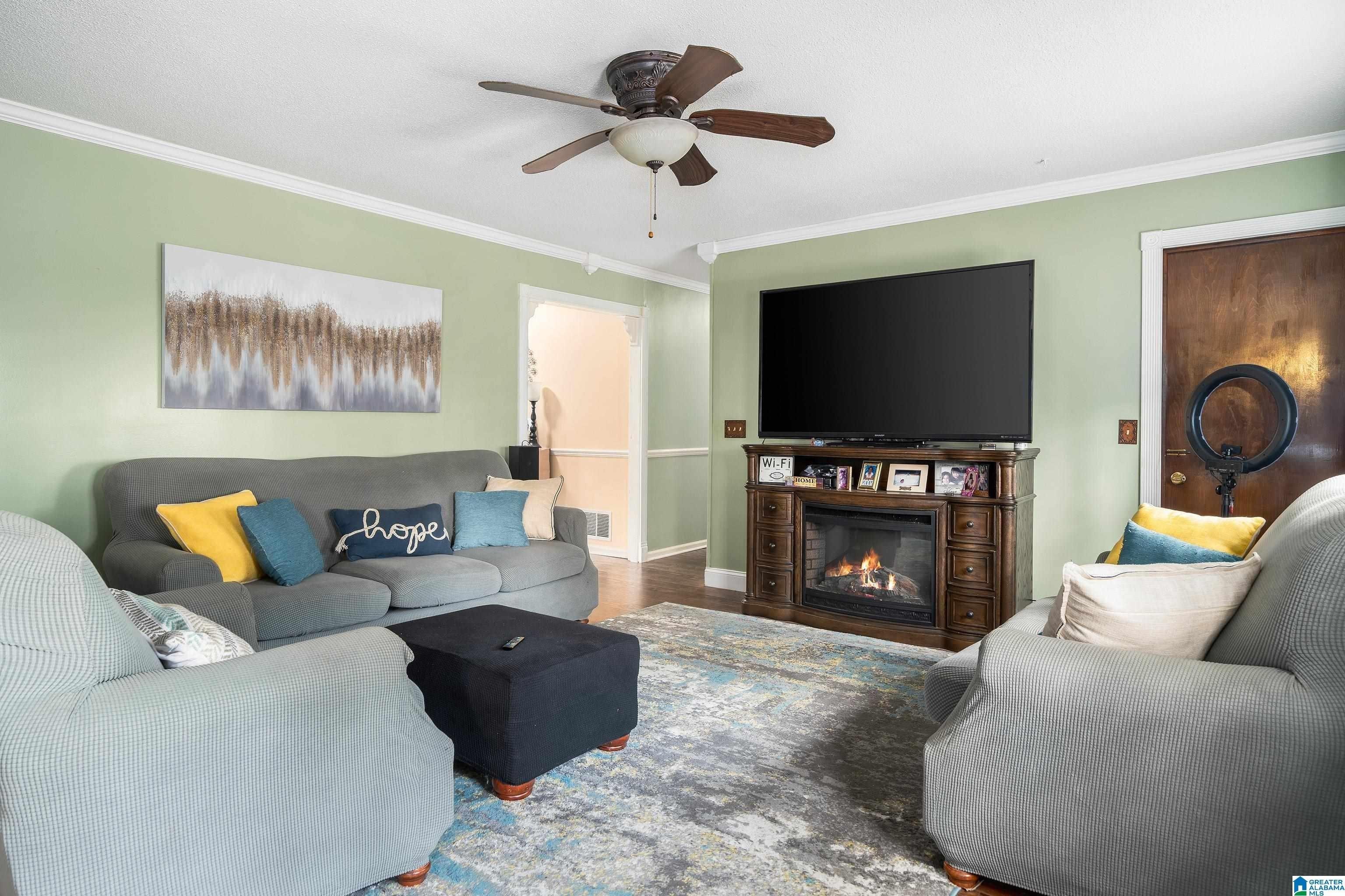 Lynnshire Dr, Hoover, AL 35216