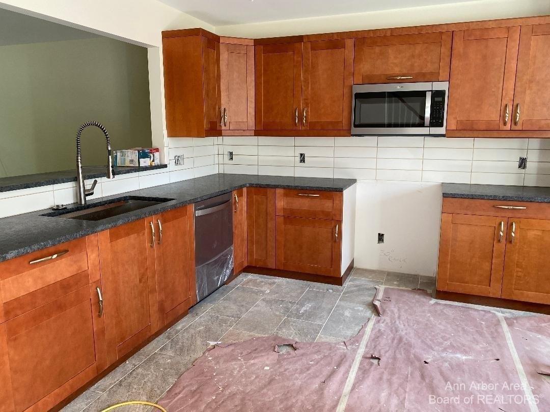 Luella Ave, Ann Arbor, MI 48103
