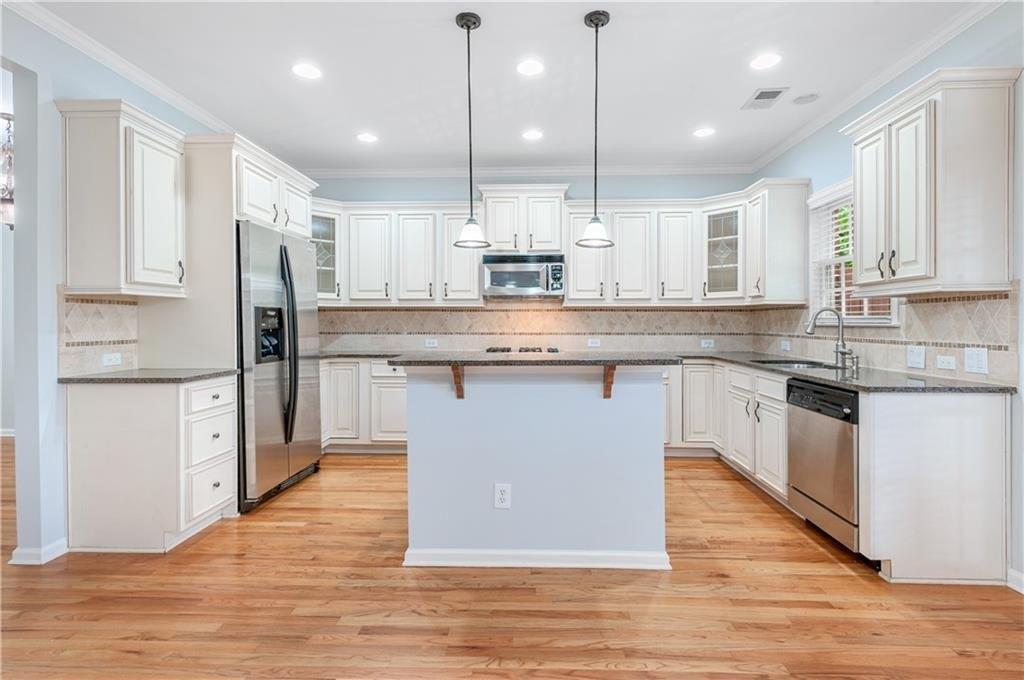 Waters Edge Trl, Roswell, GA 30075