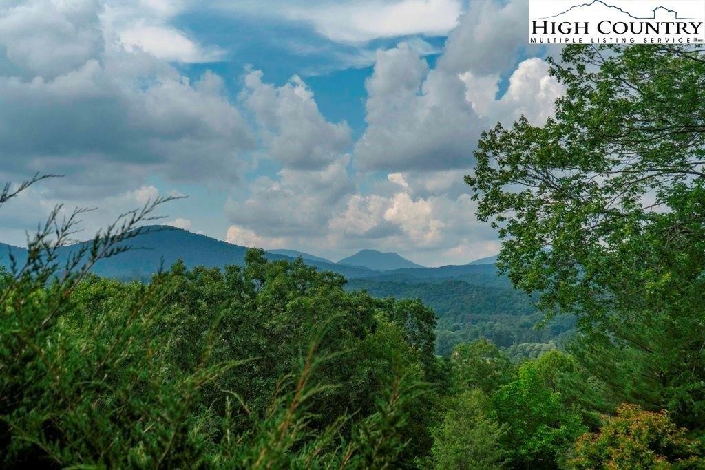 Circle Dr E, Boone, NC 28607