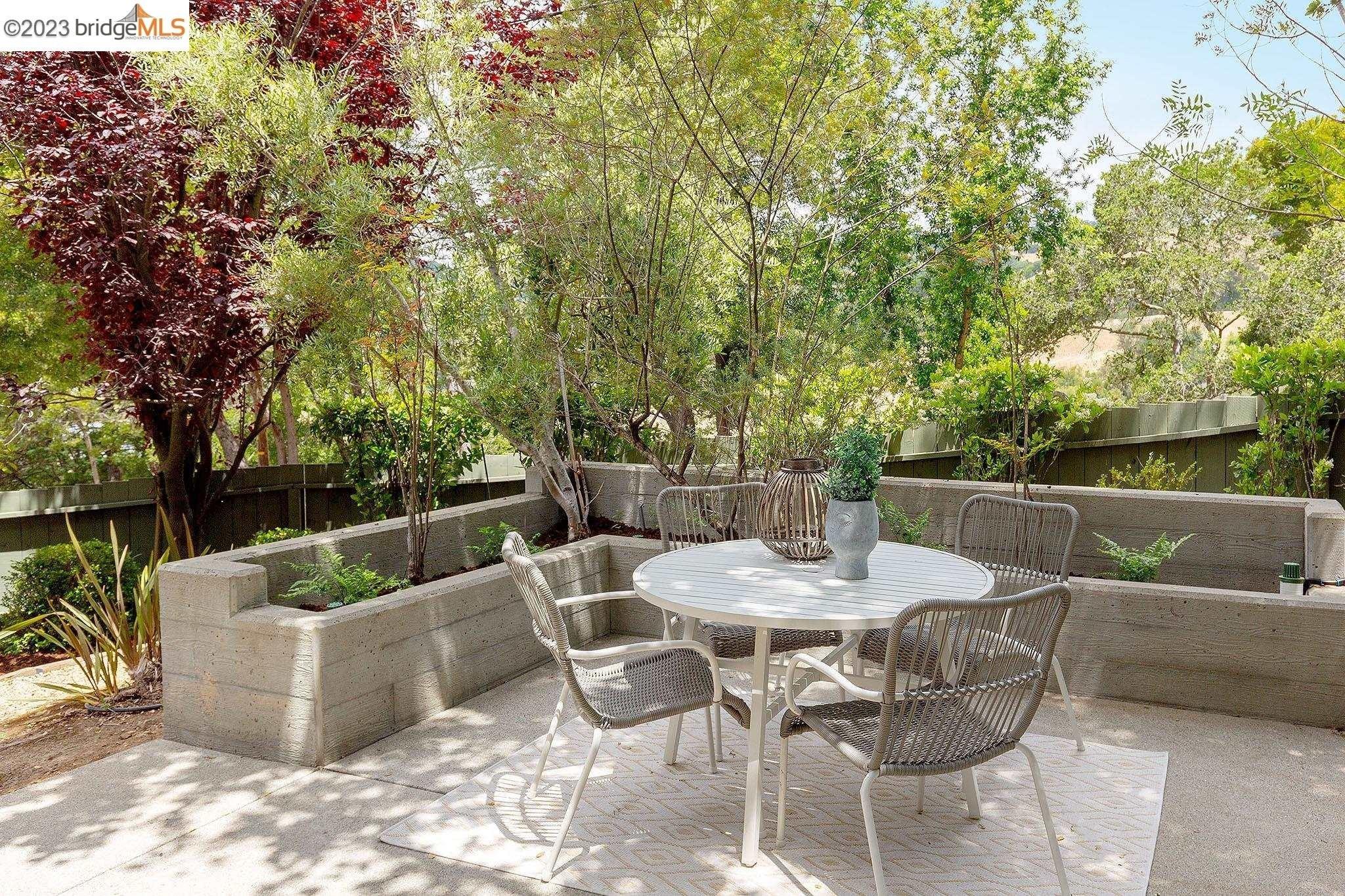 Saint Andrews Rd, Oakland, CA 94605