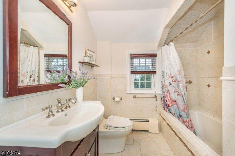 Ernst Ave, Bloomfield, NJ 07003