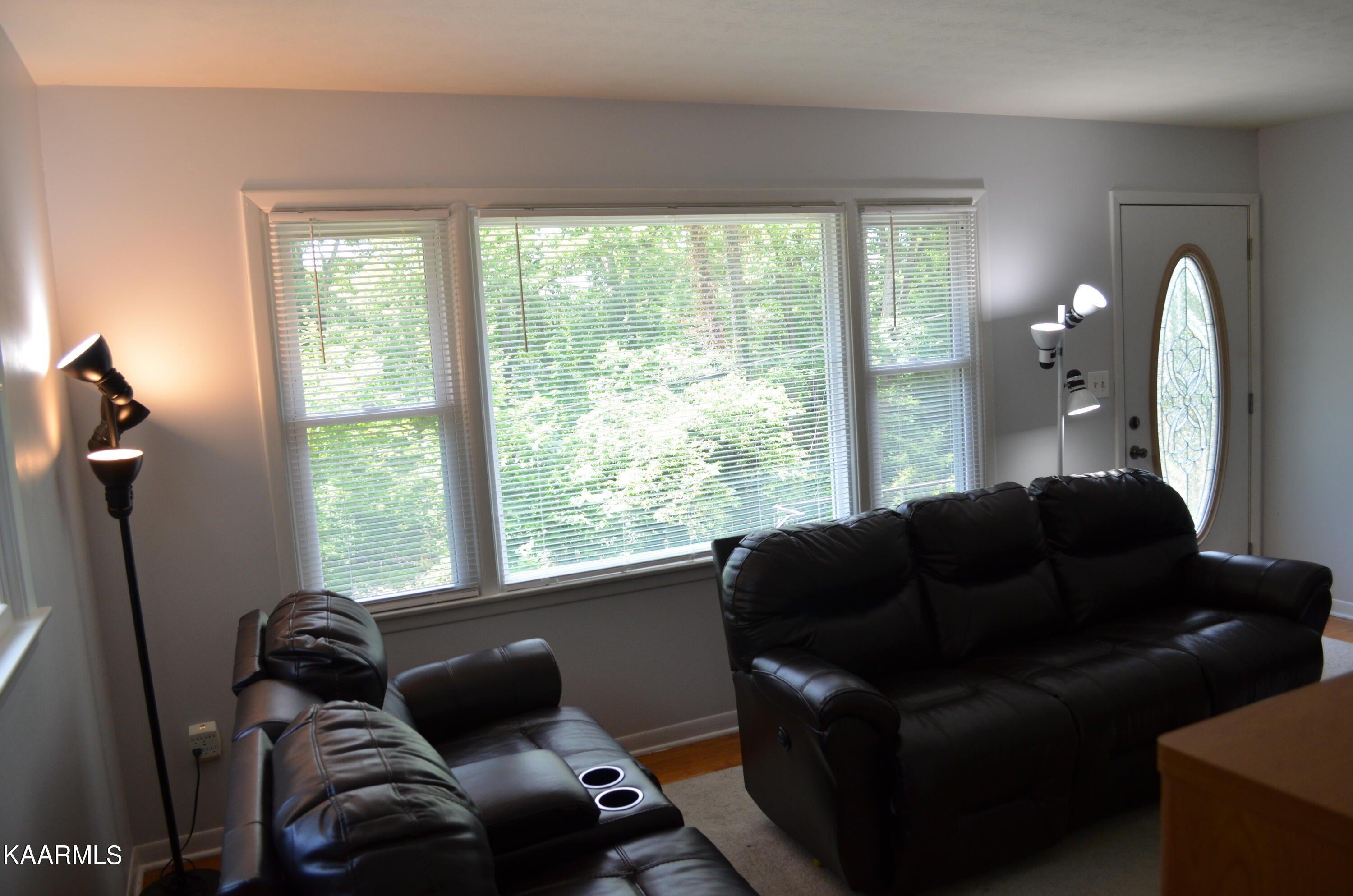 Henderson Rd, Knoxville, TN 37931