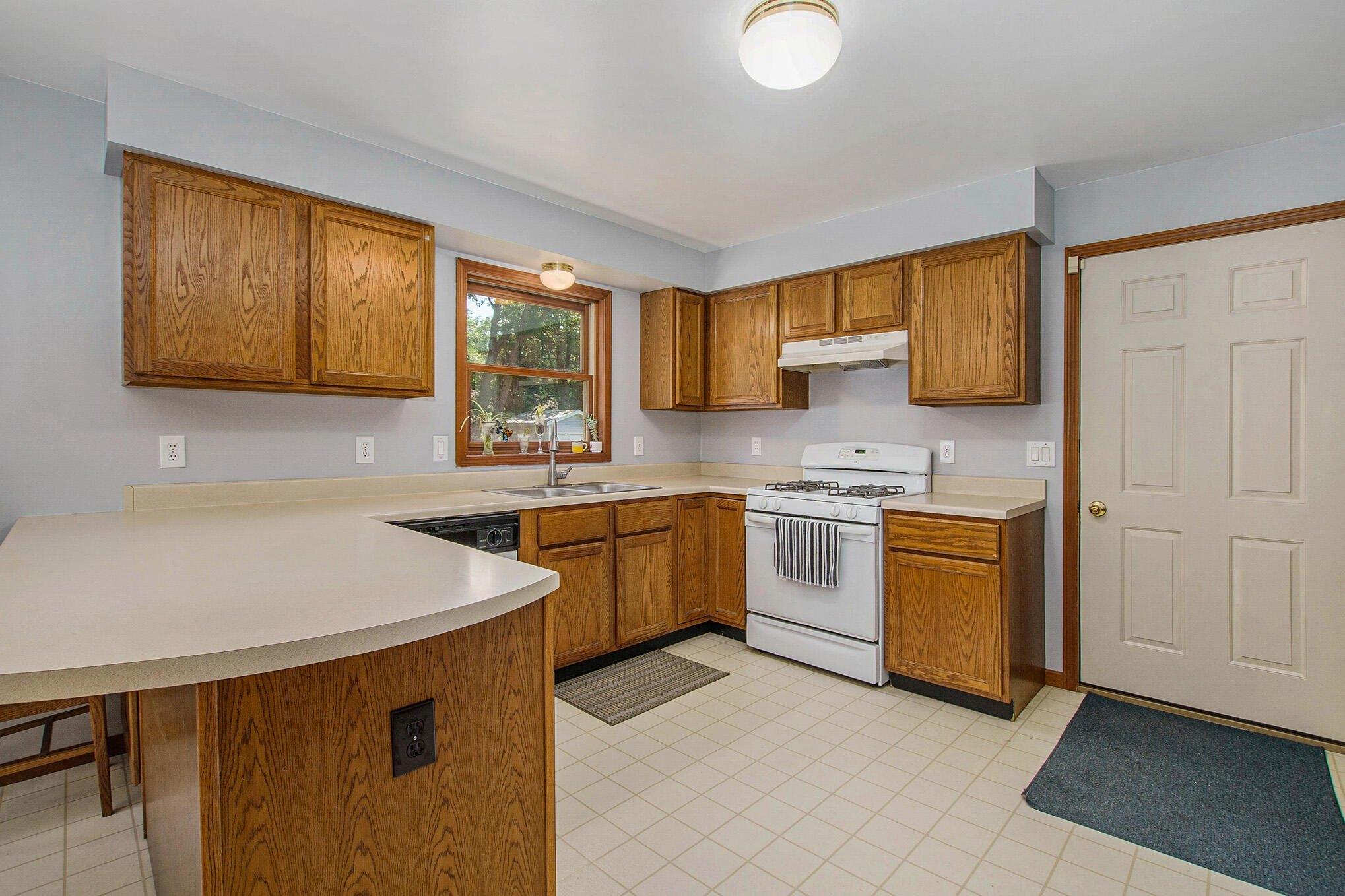 Brandel Dr, Muskegon, MI 49445
