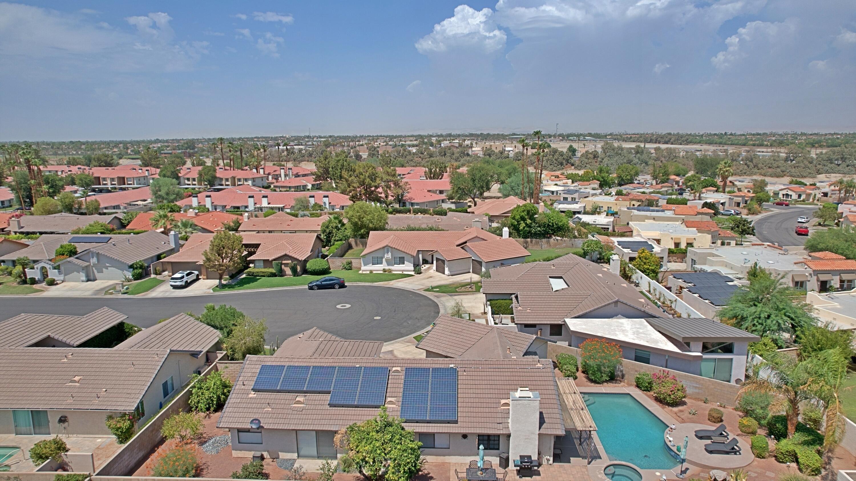 La Cresta Dr, Palm Desert, CA 92211