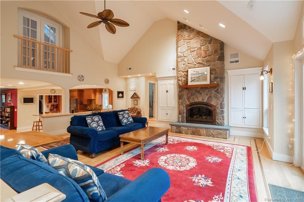 Niles Hill Rd, Waterford, CT 06385