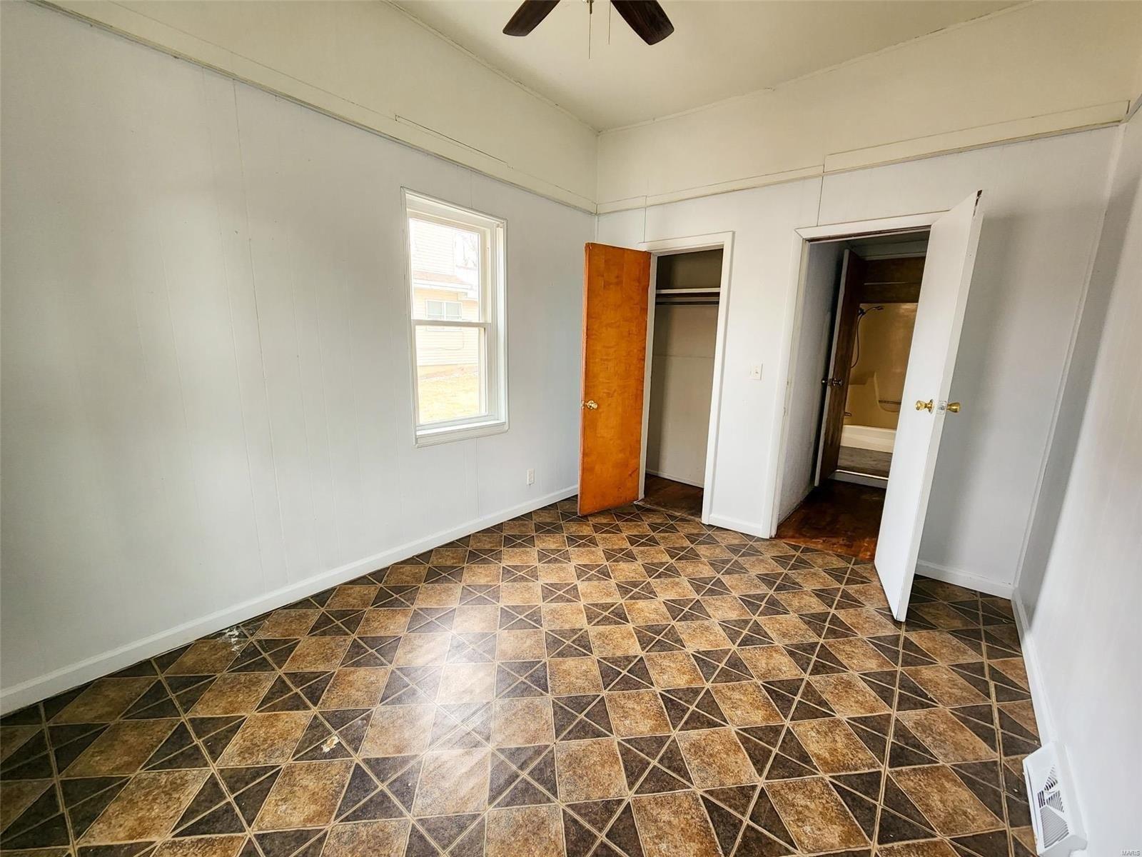 W Saint Louis Ave, Vandalia, IL 62471