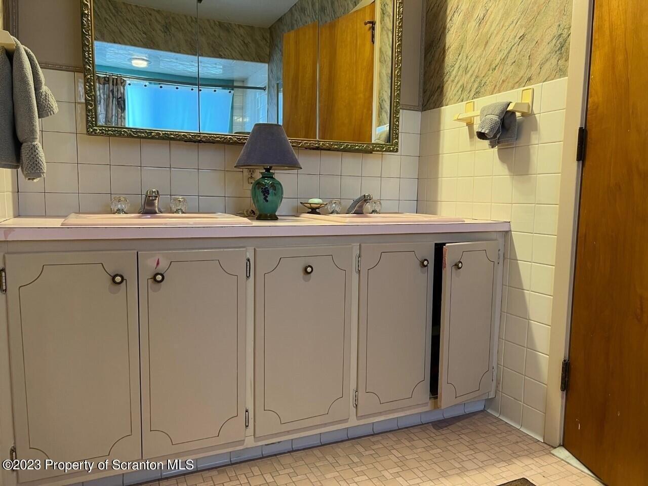 Cleveland Ave, Scranton, PA 18505